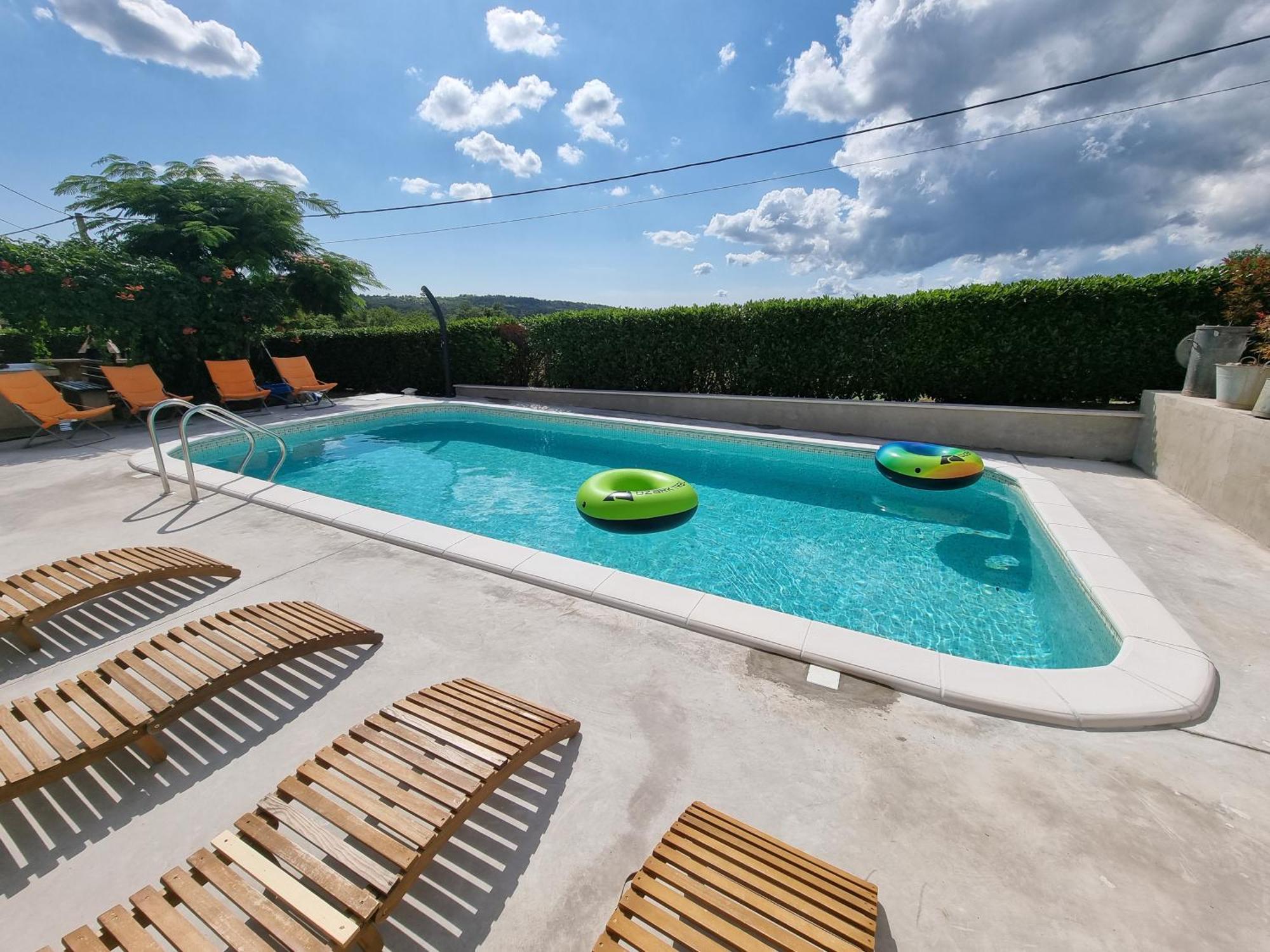 Luanas Rooms With Istrian Touch Buzet Εξωτερικό φωτογραφία